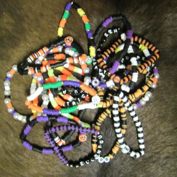 🎃Halloween Word + Colorful Bracelets NEW - Picture 1 of 7